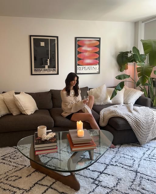Officially entering my leaseless era 💅 from countless dinners to themed parties to fort nights, this apartment has seen 