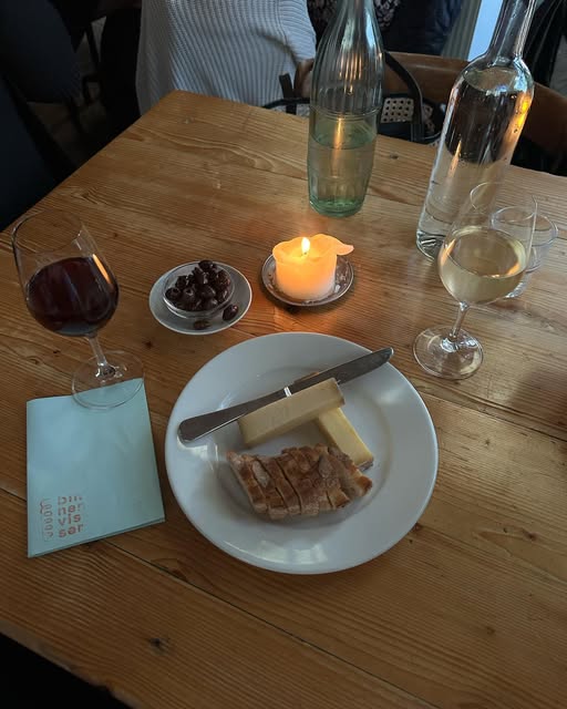 an amsterdam food round up to save for your next trip … very impressed by the food scene here 
* wine tasting at @cafebi
